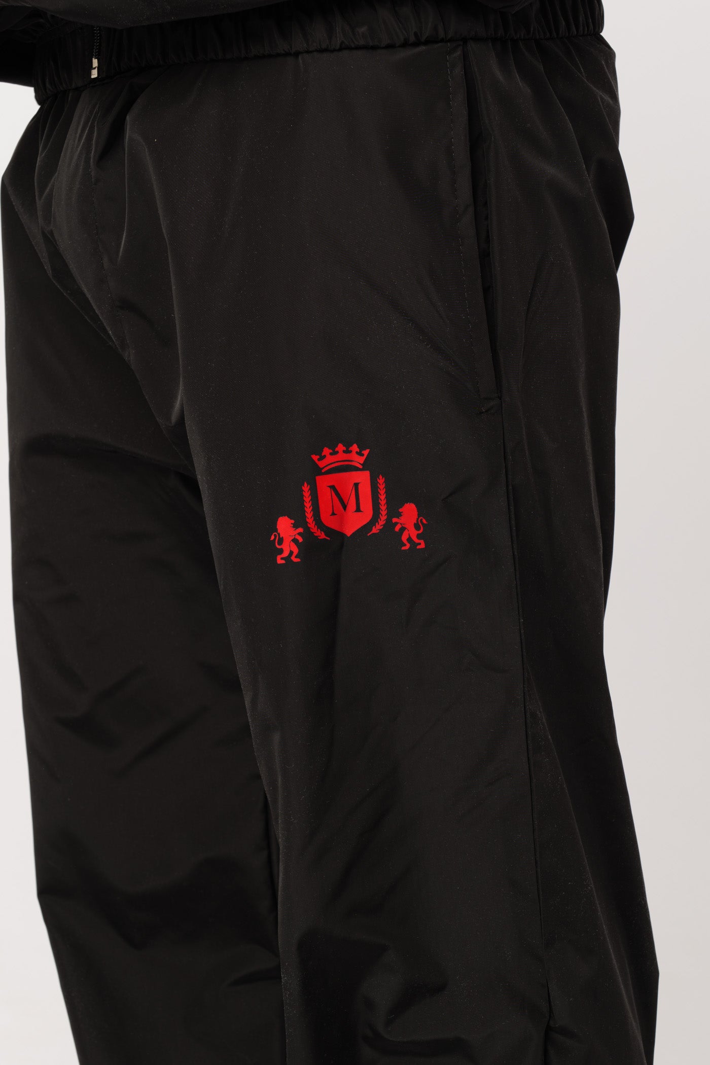 Fato de treino Tech Preto Logo Vermelho