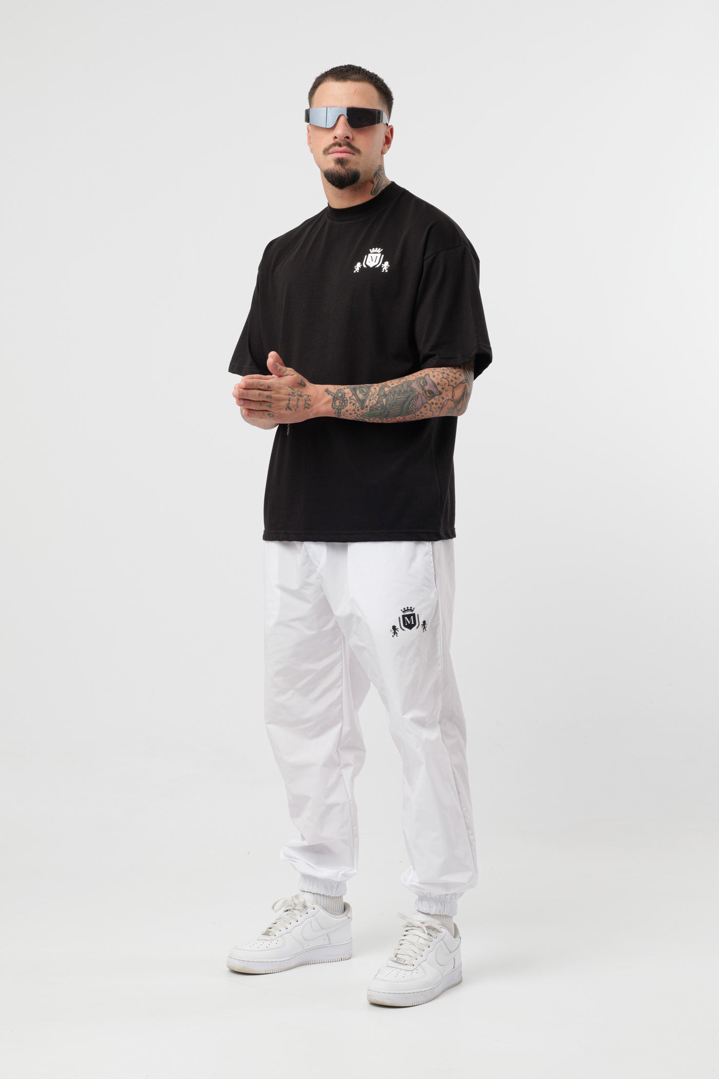 T-shirt Preta com Logo Preto
