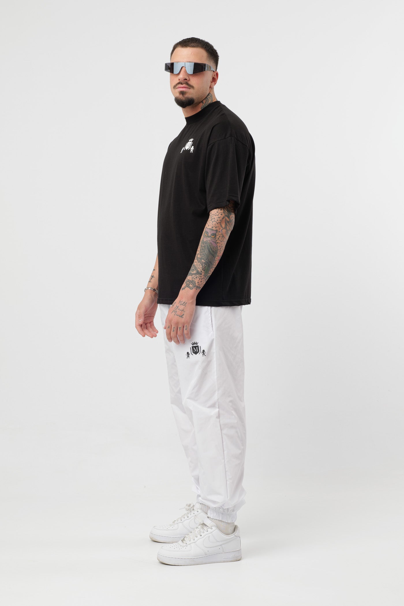 T-shirt Preta com Logo Preto