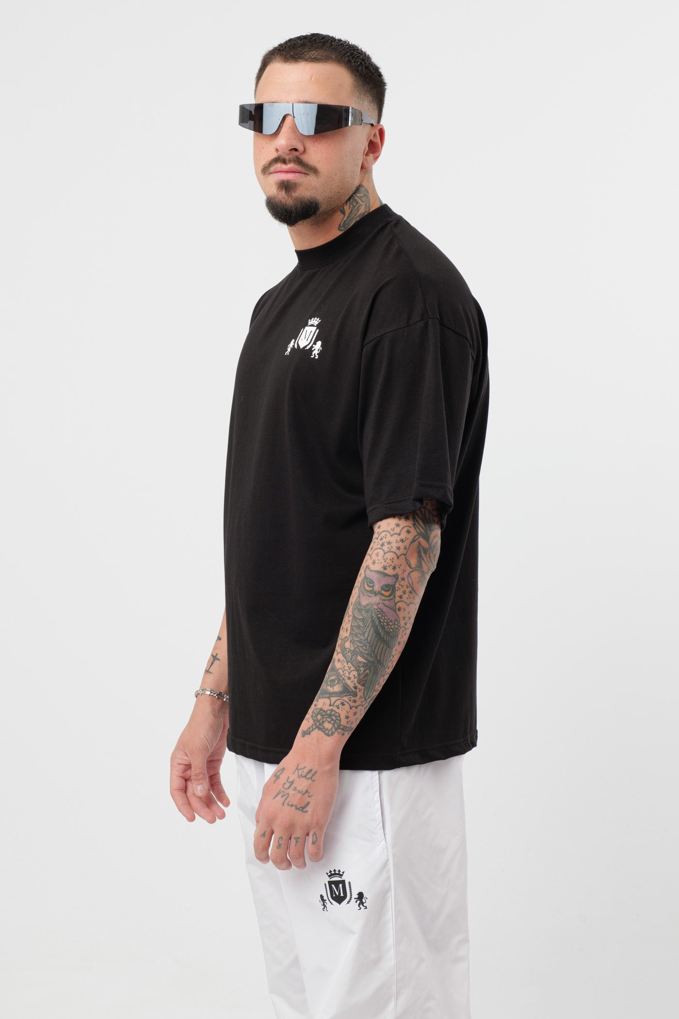 T-shirt Preta com Logo Preto