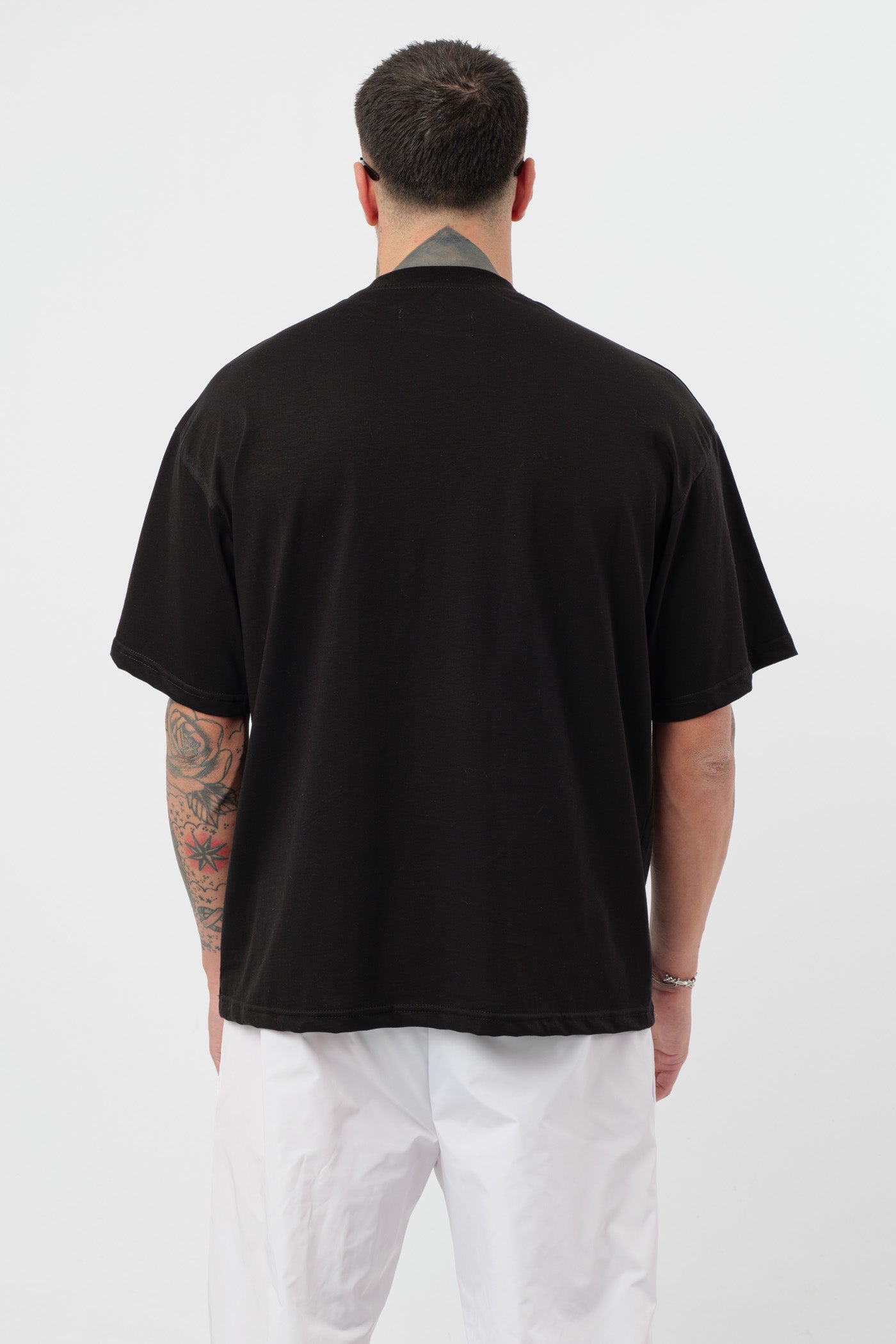 T-shirt Preta com Logo Preto