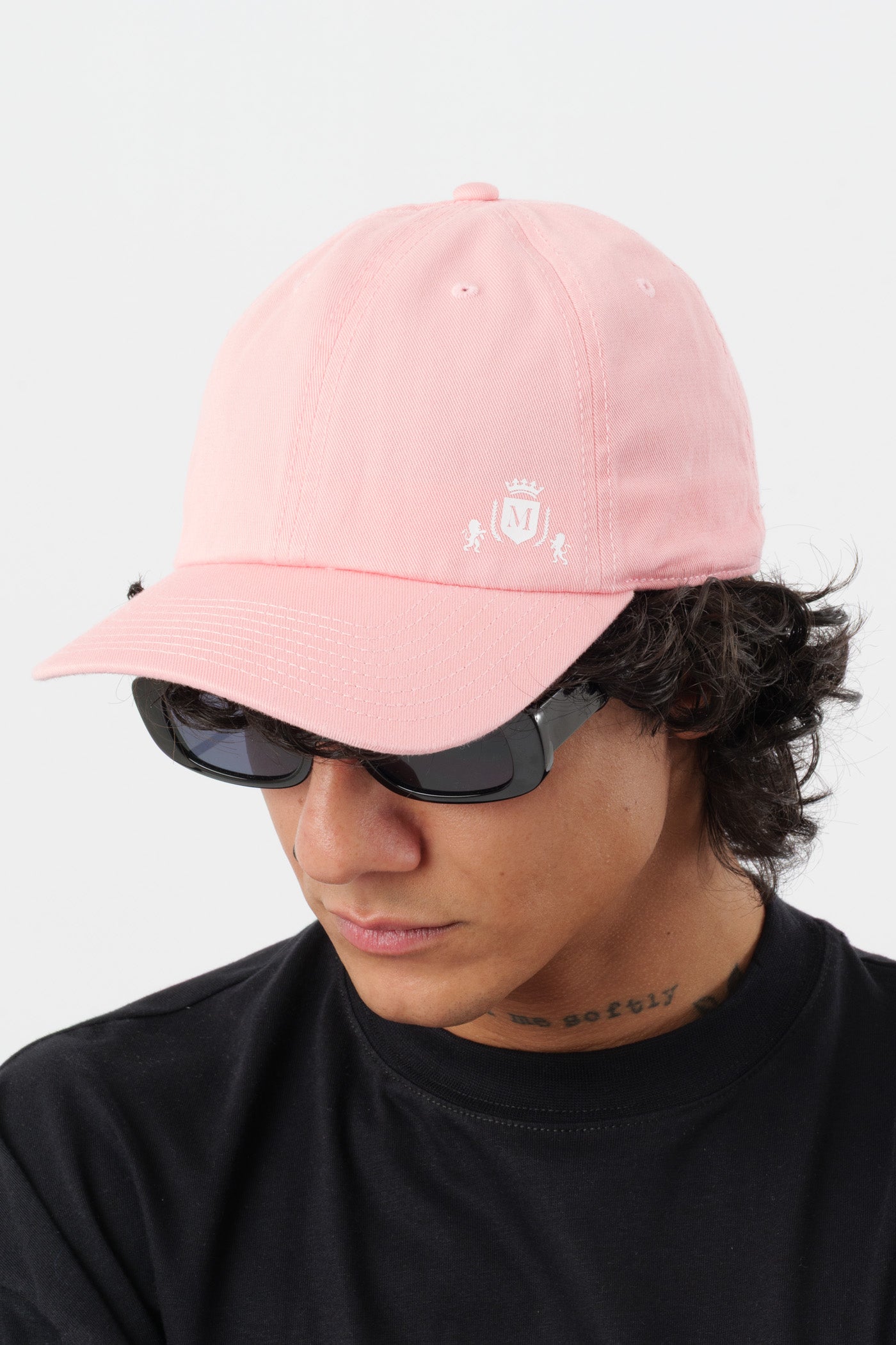 Chapéu Rosa com Mini-Logo Branco