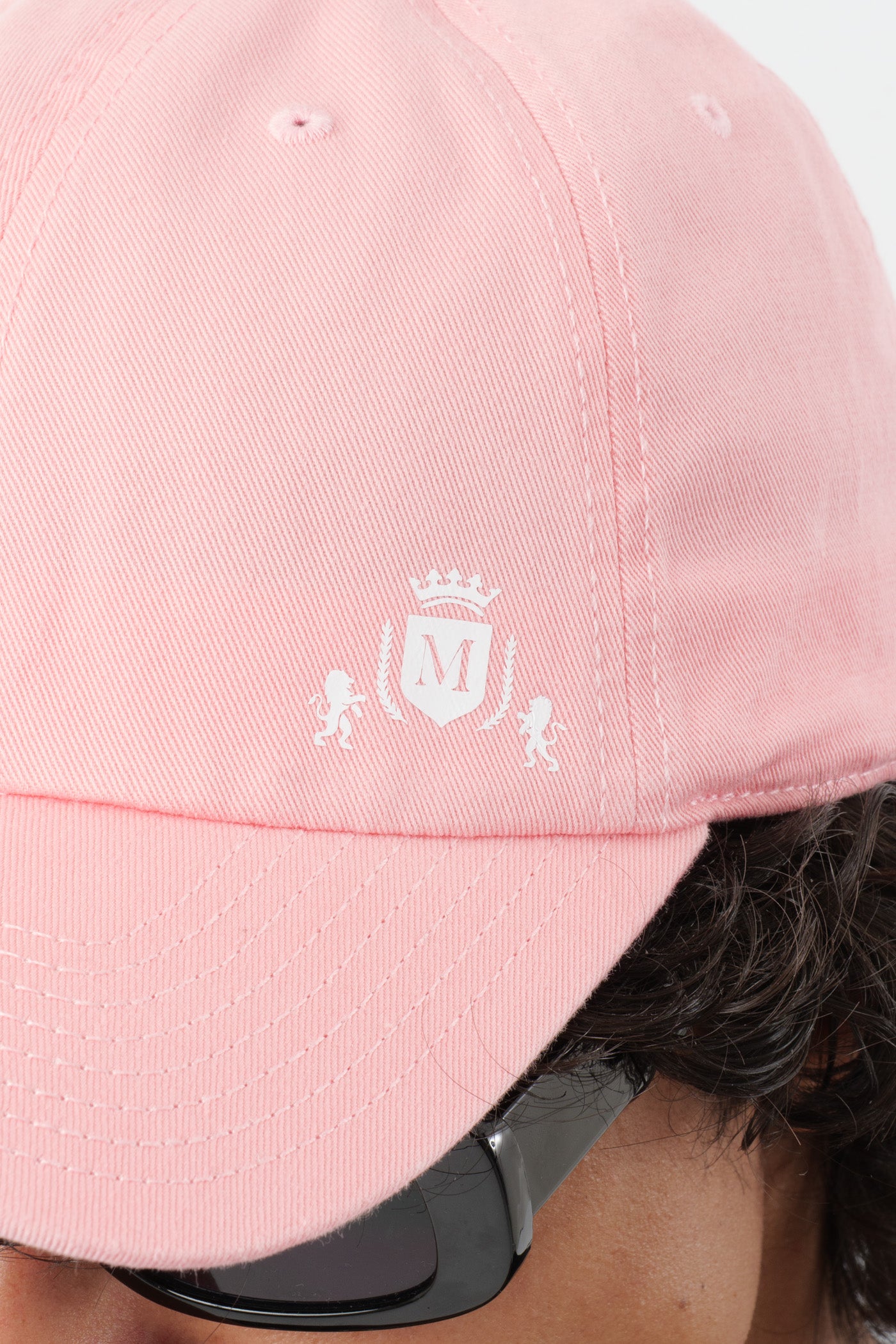 Chapéu Rosa com Mini-Logo Branco