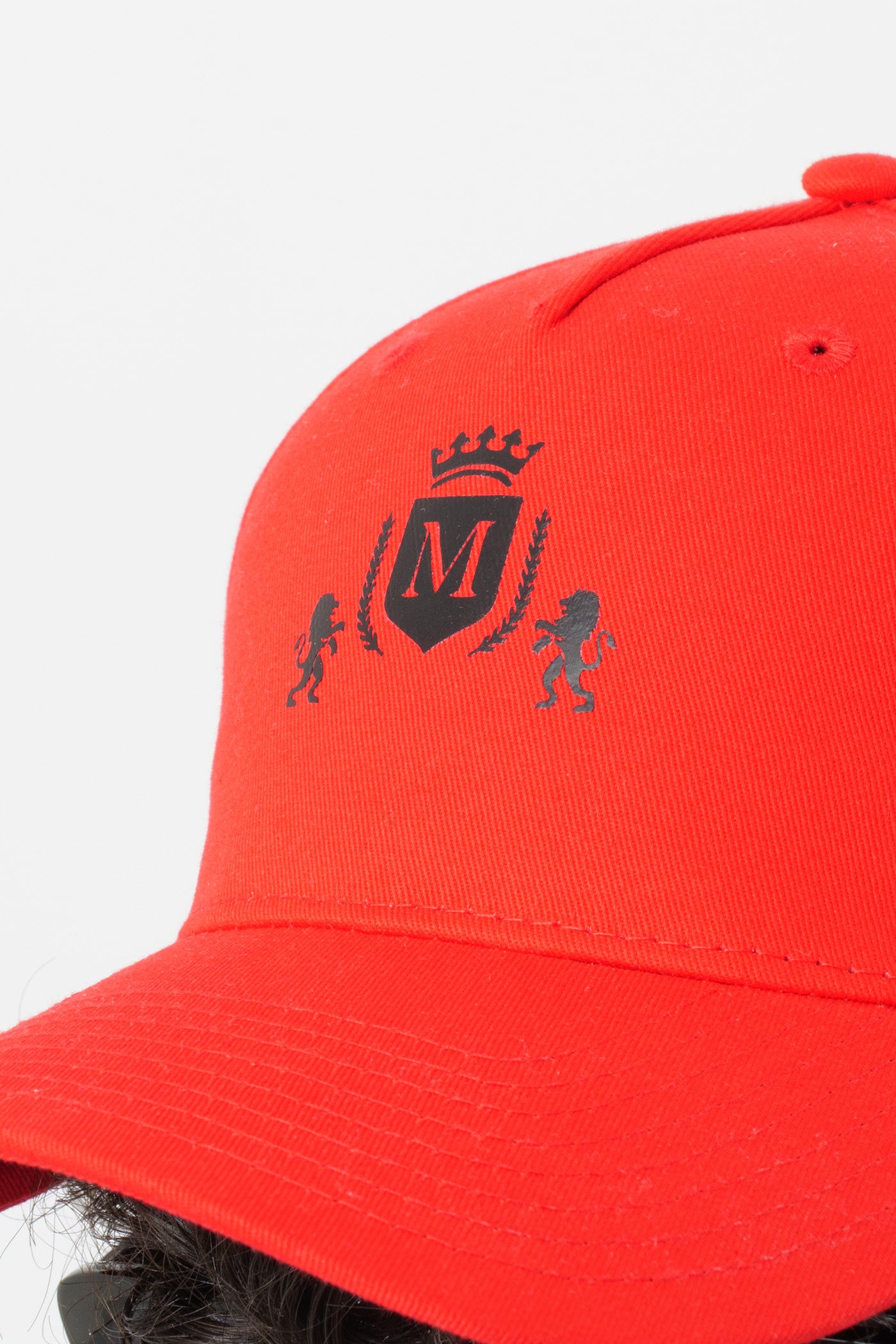 Chapéu Vermelho com Logo Preto