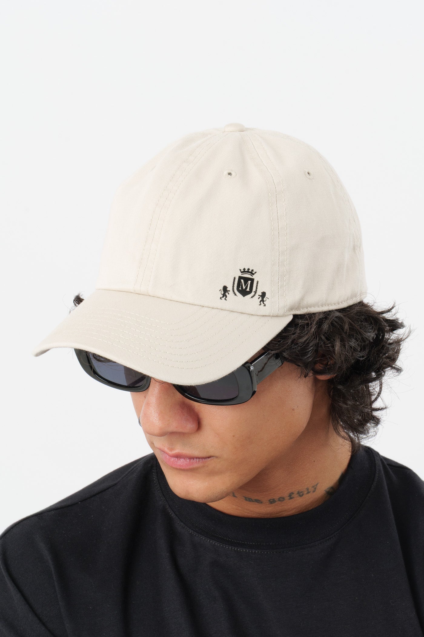 Chapéu Bege com Mini-Logo Preto