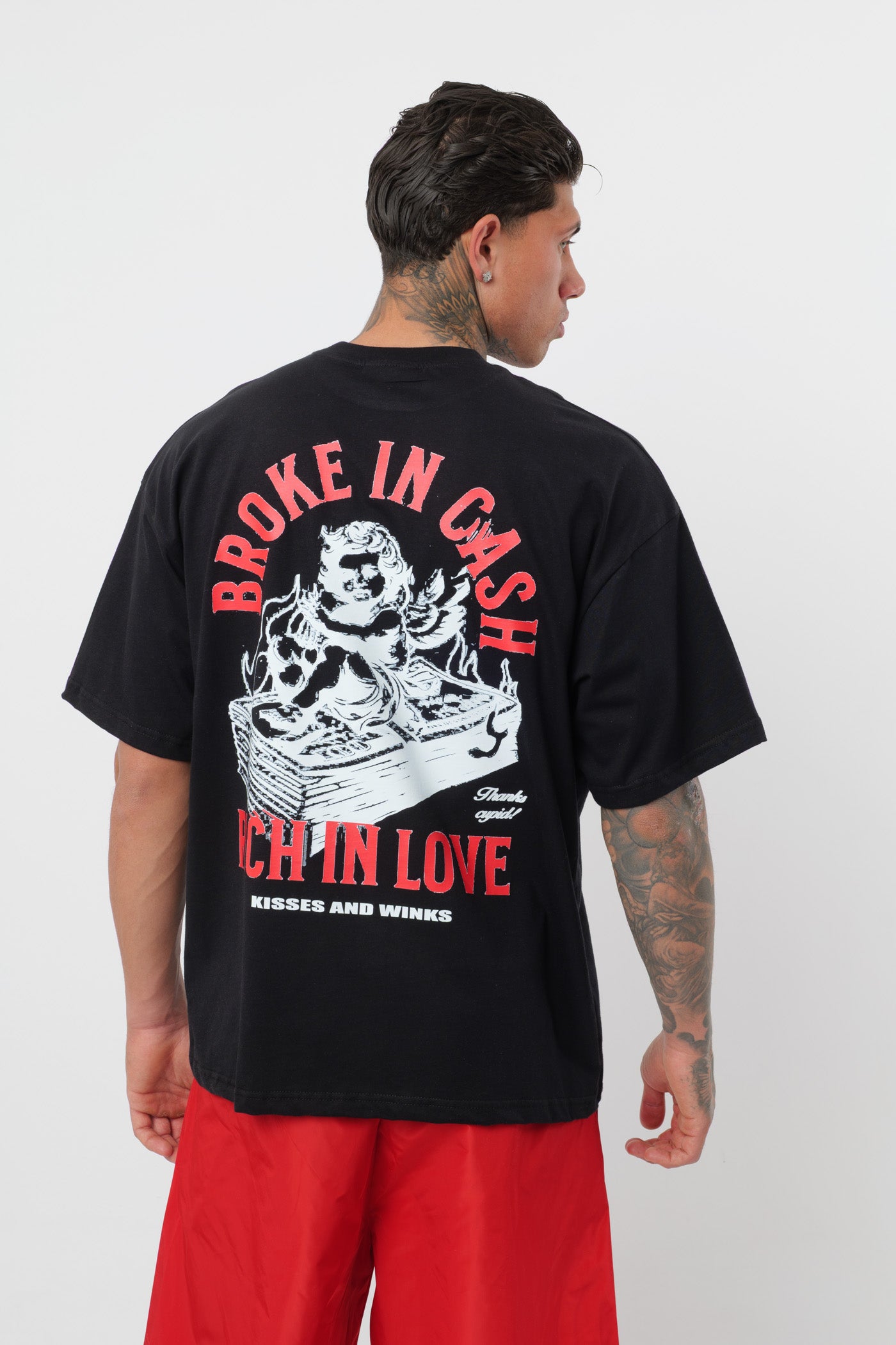 T-shirt Broke in Cash Preta