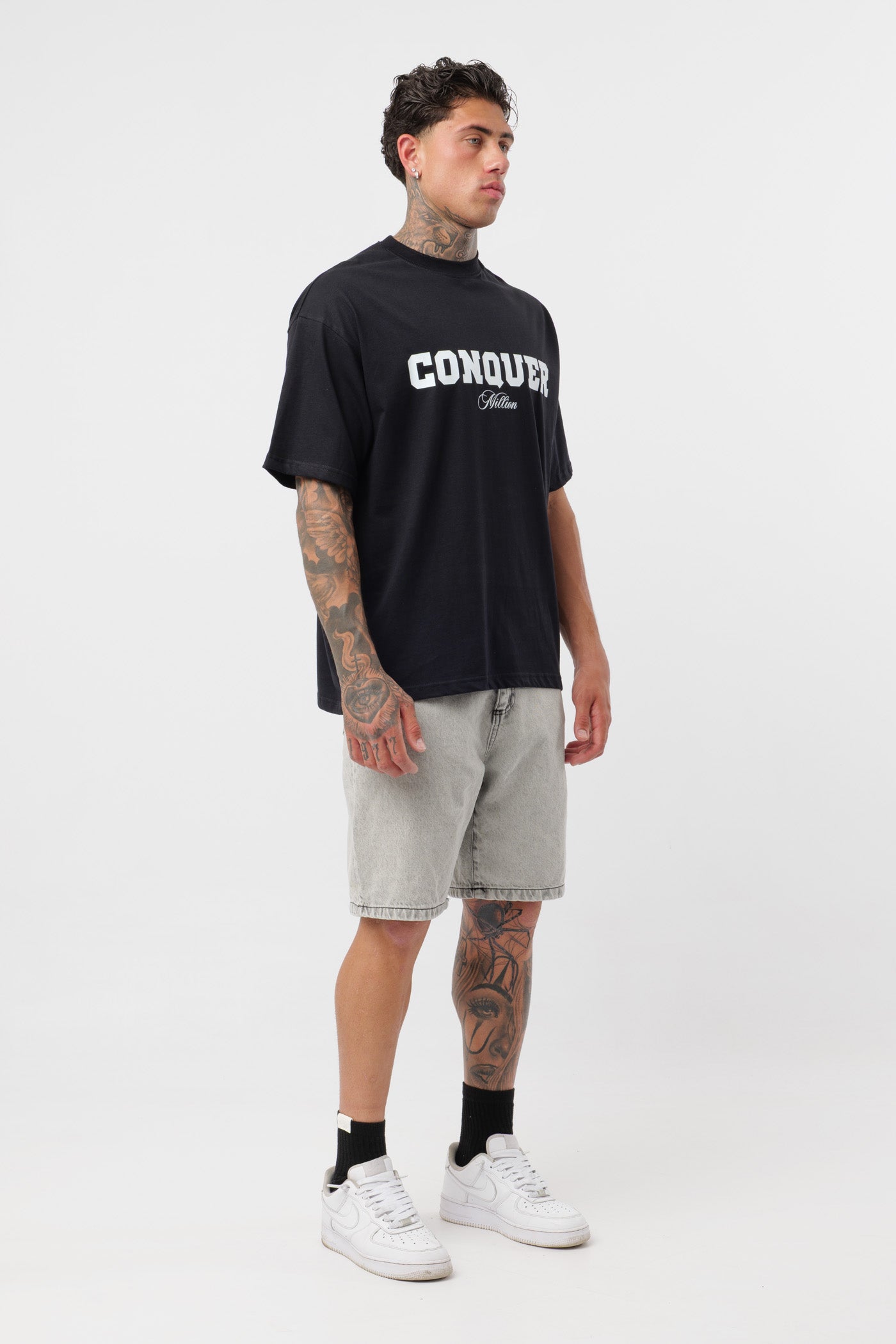 T-shirt Conquer Preta