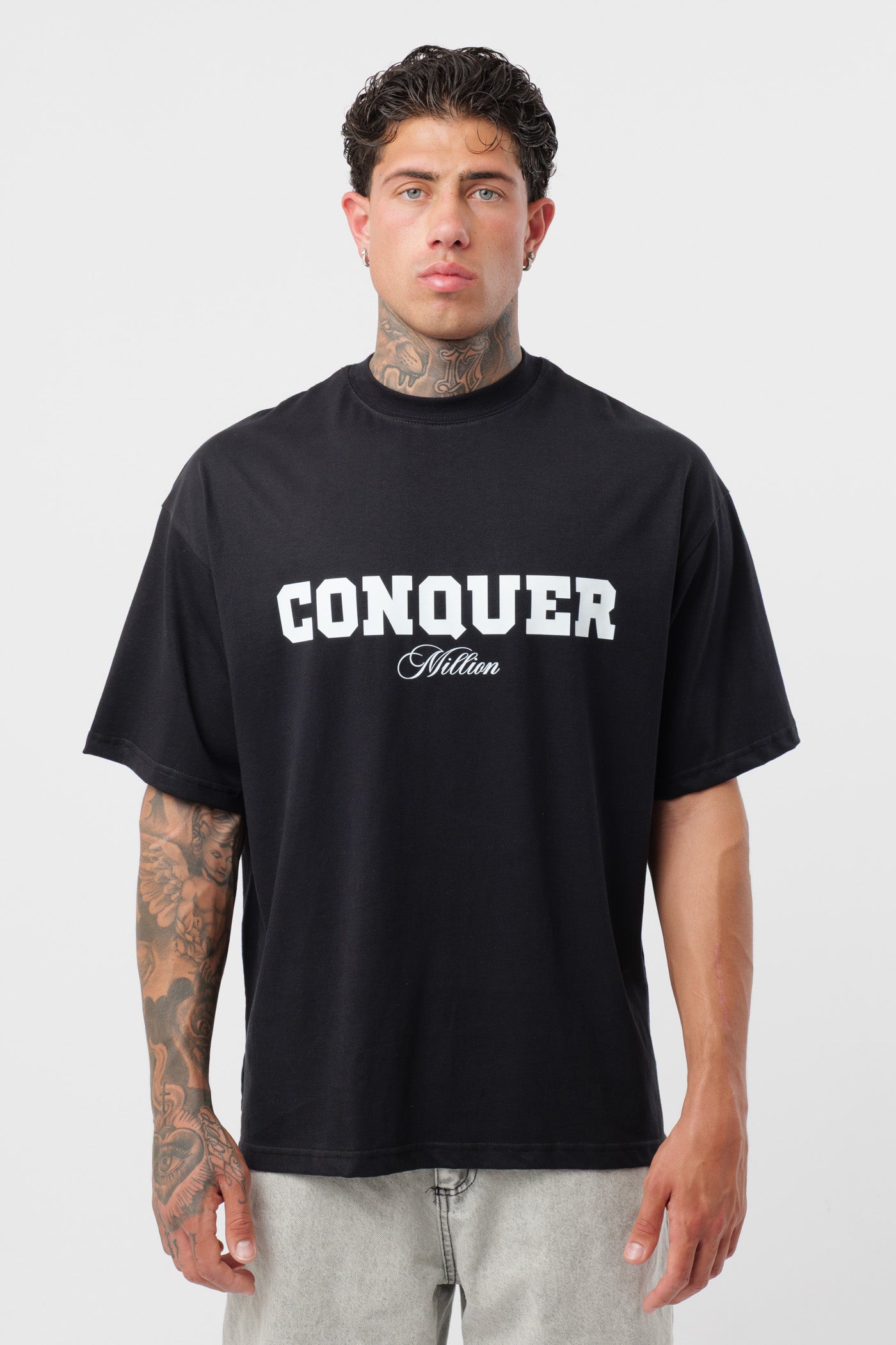 T-shirt Conquer Preta