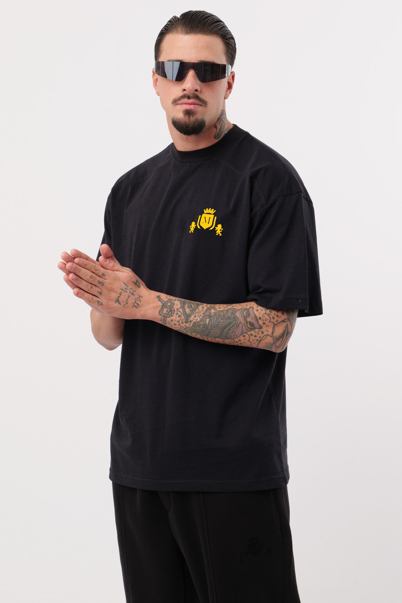 T-shirt Logo Preta Amarela