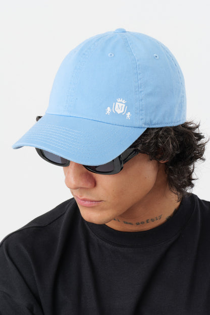 Chapéu Azul Claro com Mini-Logo Branco